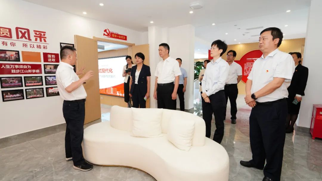 福建省人民政府国有资产监督管理委员会修兴高一行莅临尊龙凯时党？疾斓餮