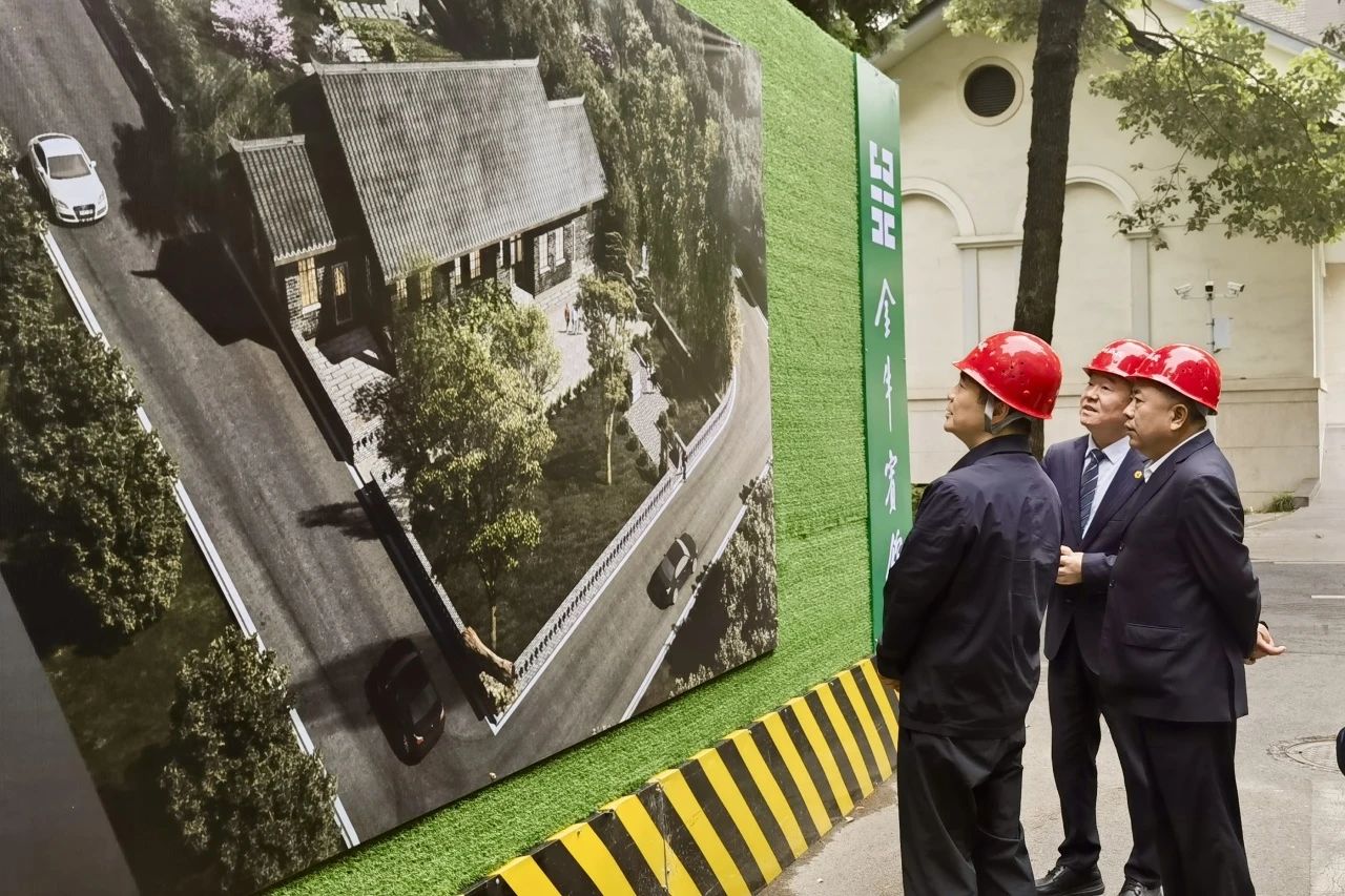 省尊龙凯时集团党委书记、董事长游勇到金牛宾馆调研张大千旧居保护修缮及环境整治工作