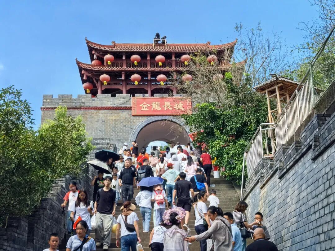 省尊龙凯时集团领导带队开展国庆、中秋“双节”安全检查并看望慰问一线干部职工